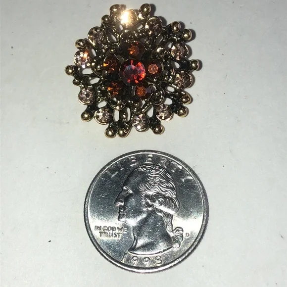 Elegant Aged Gold Tone and Amber Color Floral Brooch - Picture 3 of 4